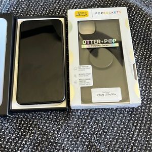 Apple iPhone 11 Pro Max 256 GB Otterbox unlocked